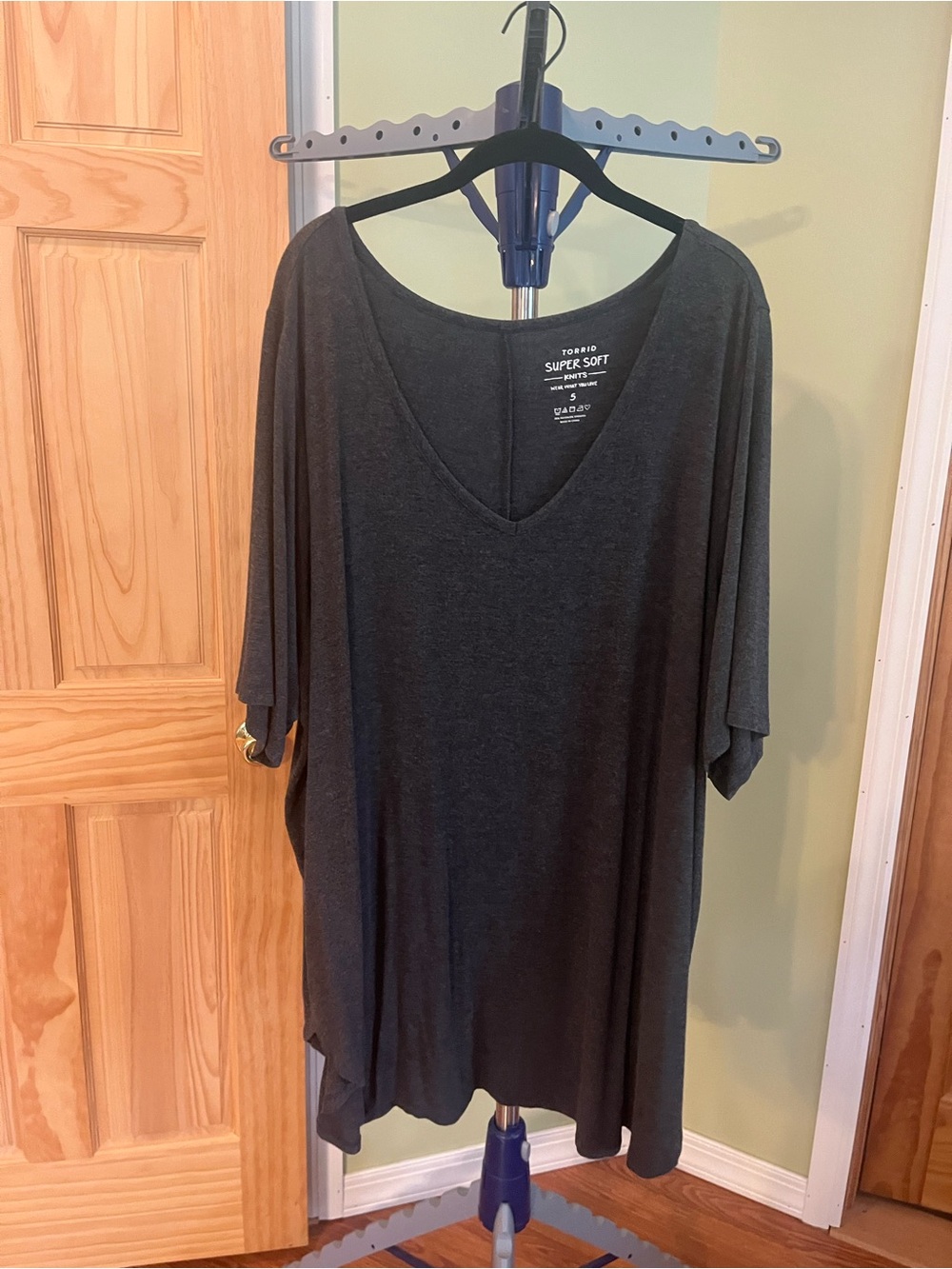 Torrid Super Soft Charcoal V-Neck Tunic (size 5)